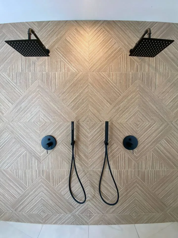 La douche à l'italienne, La Villa Saint-Léger, Beuzeville, Normandie