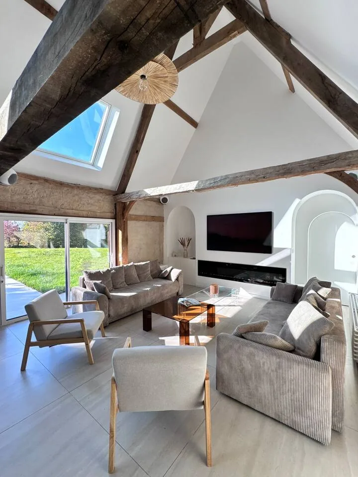 Le salon ouvert sur le parc, La Villa Saint-Léger, Beuzeville, Normandie