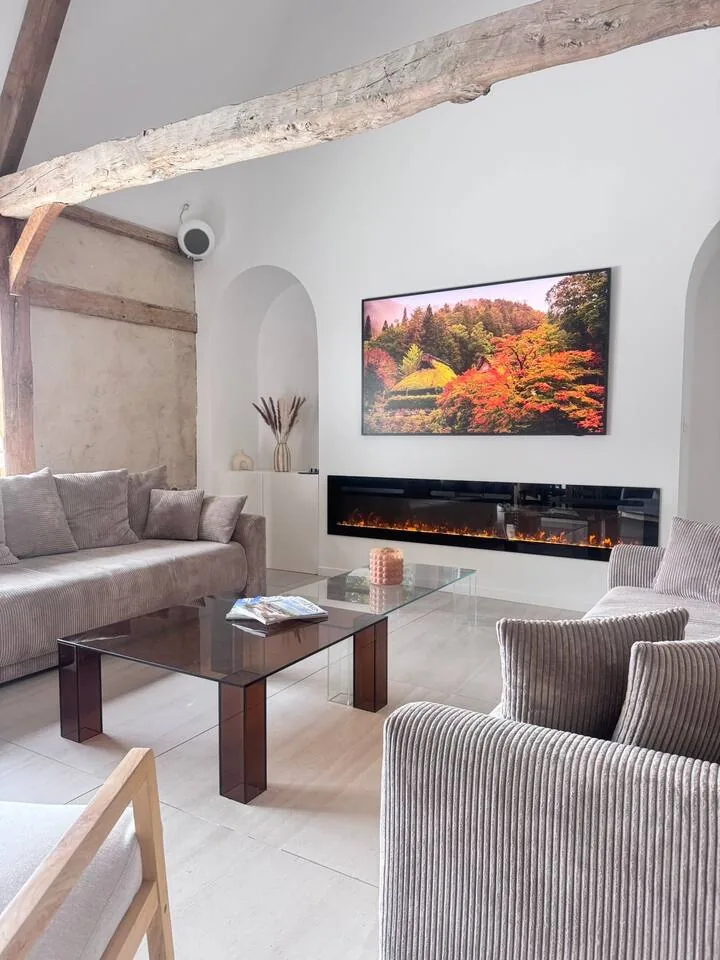 Le salon sous charpente, La Villa Saint-Léger, Beuzeville, Normandie