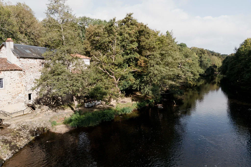 Vue aérienne du Moulin Berger et de la Gartempe, Bussière-Poitevine