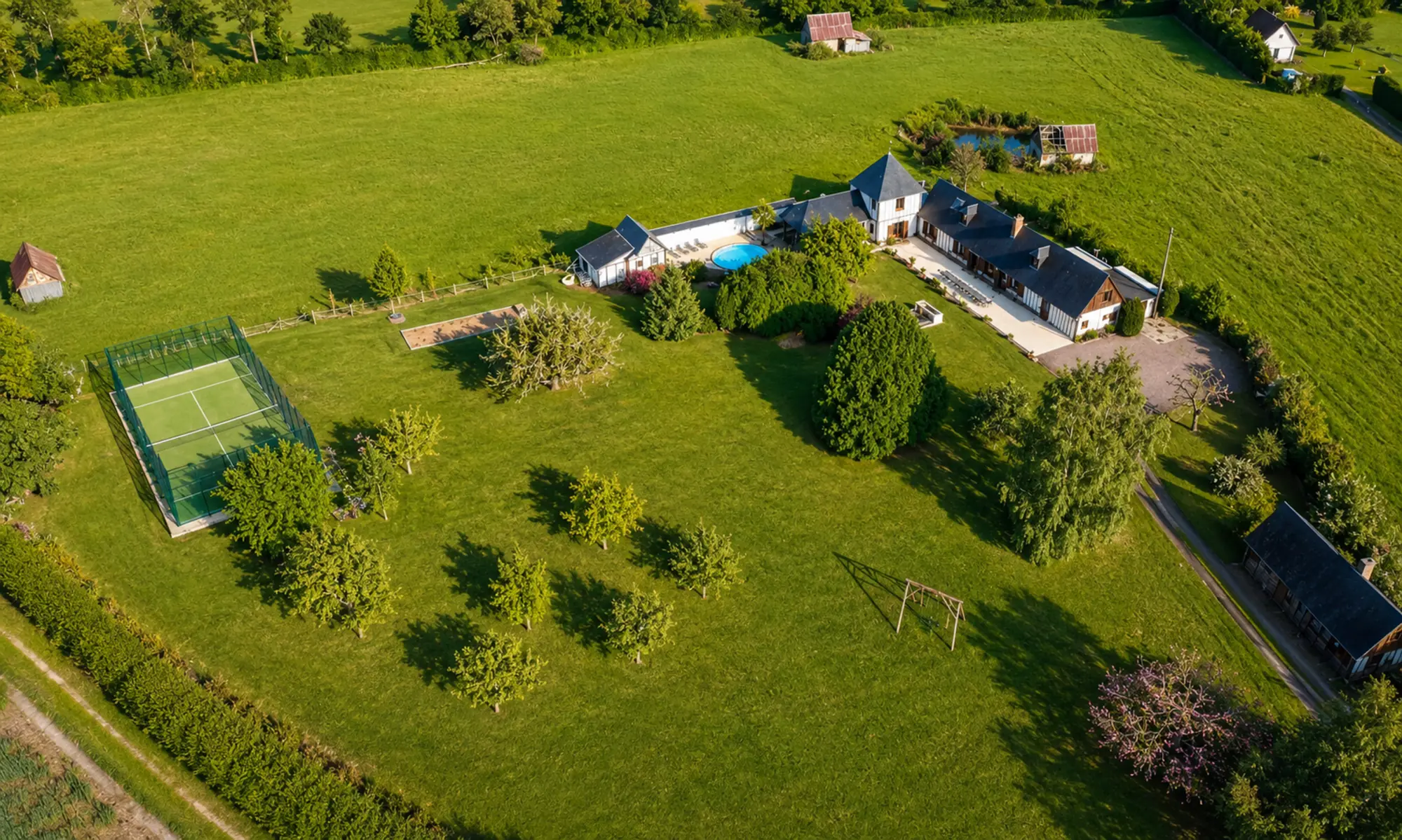 Le domaine vu du ciel, La Villa Club One, Mesnil-en-Ouche, Normandie