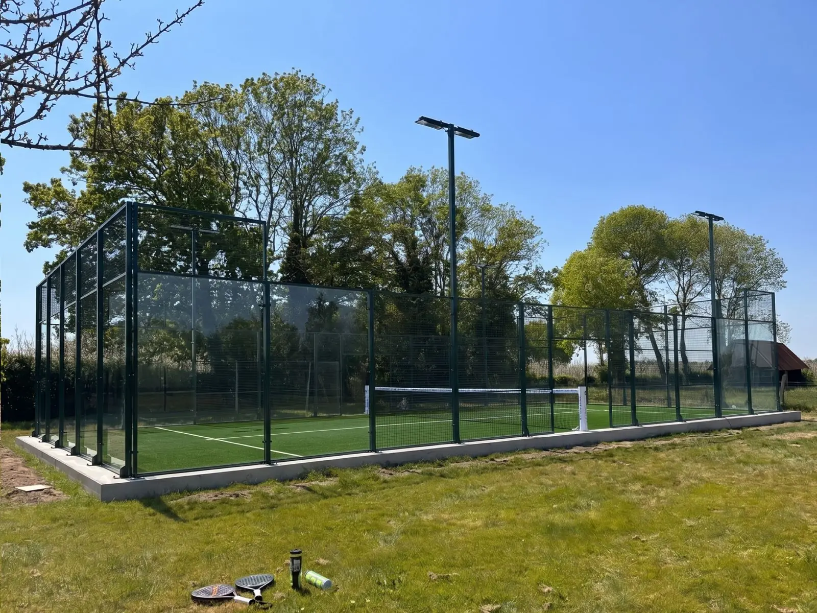 Le terrain de padel, La Villa Club One, Mesnil-en-Ouche, Normandie