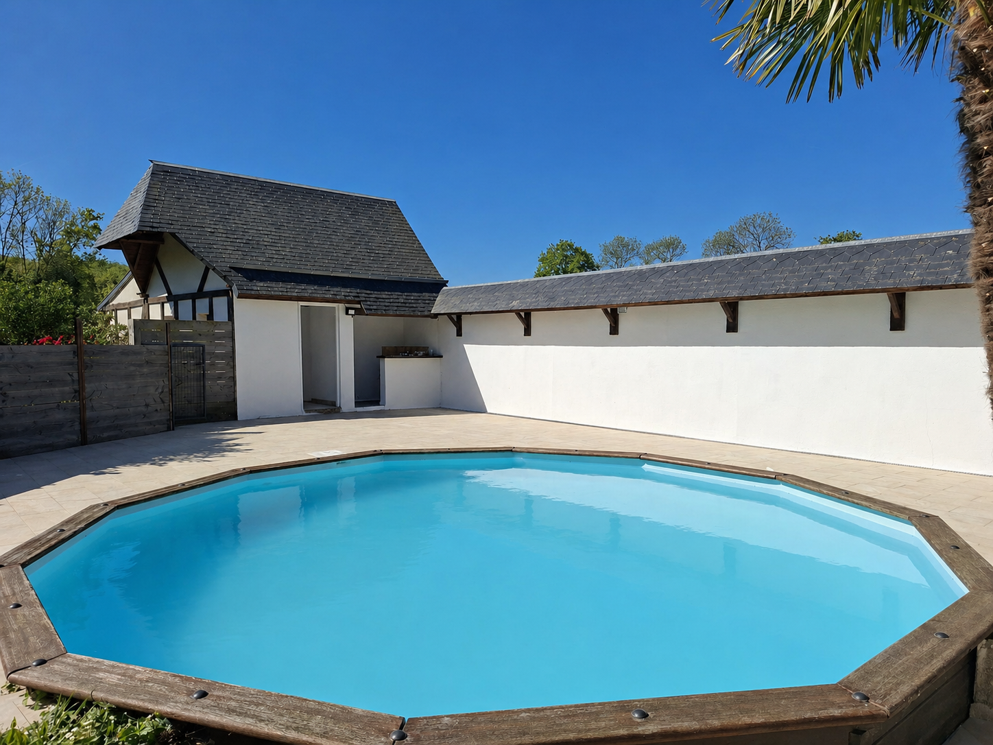 La piscine, La Villa Club One, Mesnil-en-Ouche, Normandie