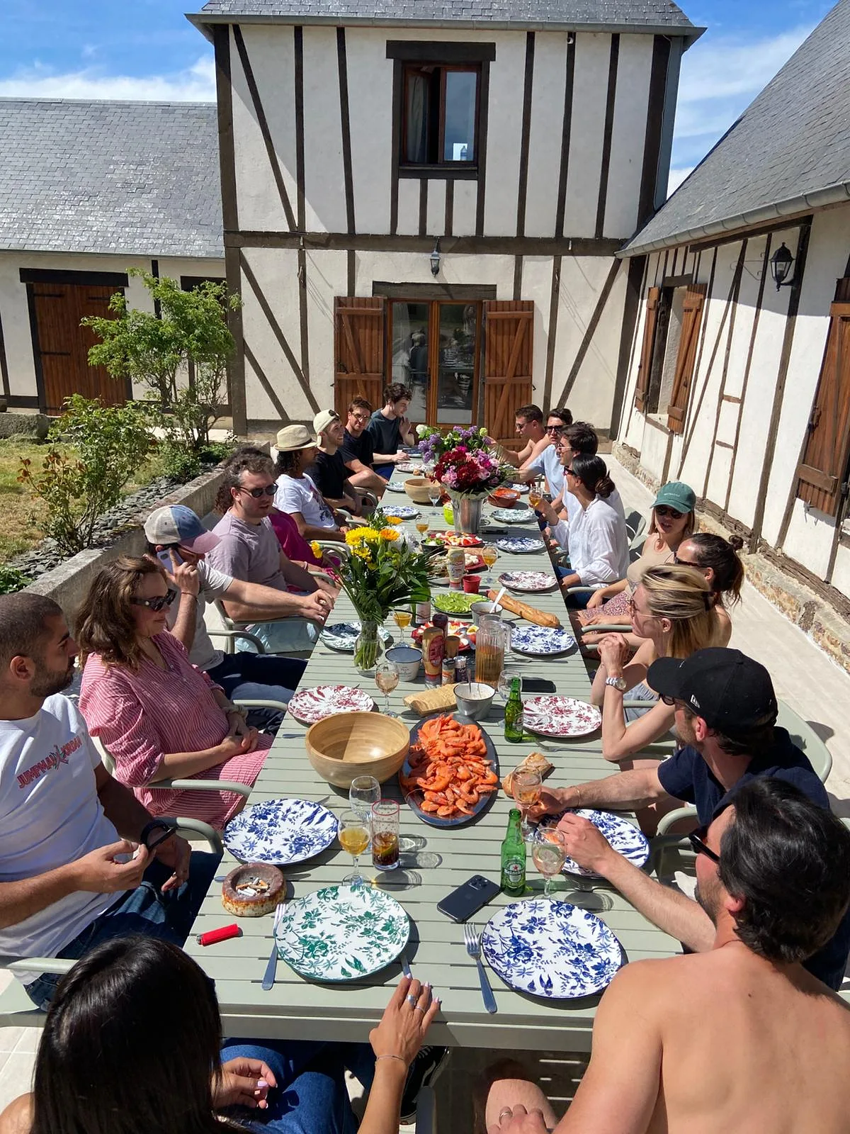 La grande tablée, Villa Club One